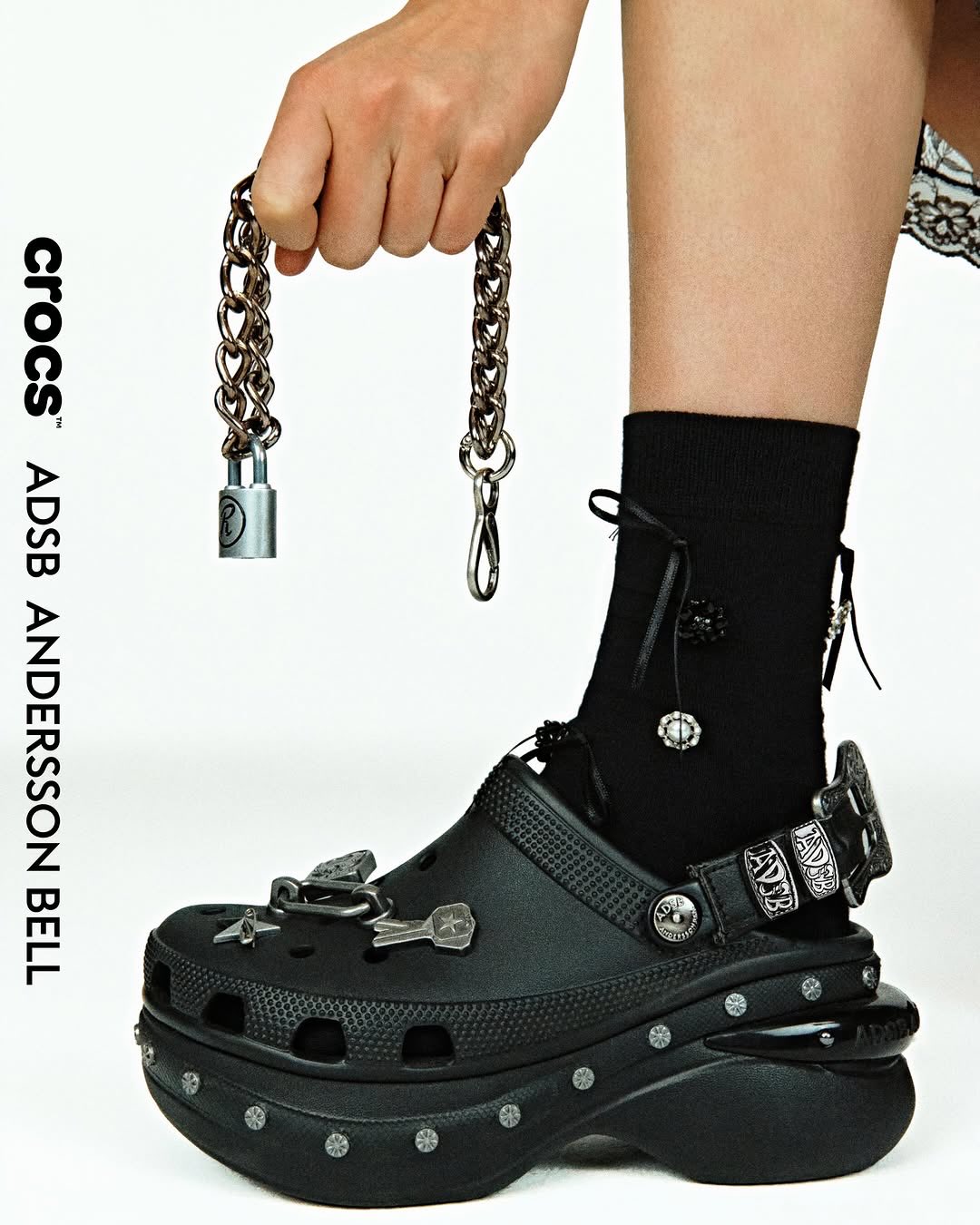 Crocs x Andersson Bell “CLASSIC CLOG & BAE CLOG”が2026年 5/20 発売 (クロックス アンダーソン ベル クラシッククロッグ) [212488/212978]