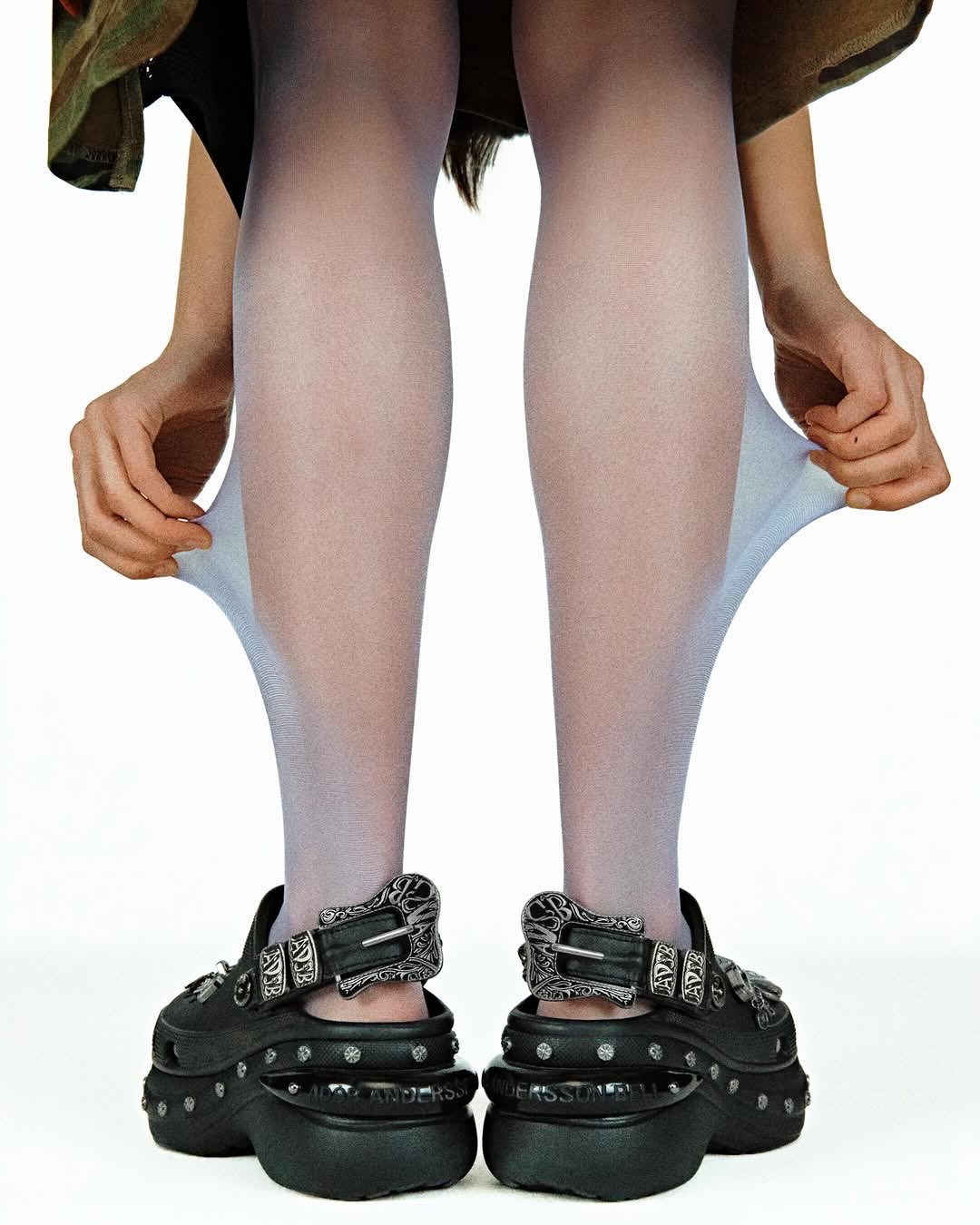 Crocs x Andersson Bell “CLASSIC CLOG & BAE CLOG”が2026年 5/20 発売 (クロックス アンダーソン ベル クラシッククロッグ) [212488/212978]