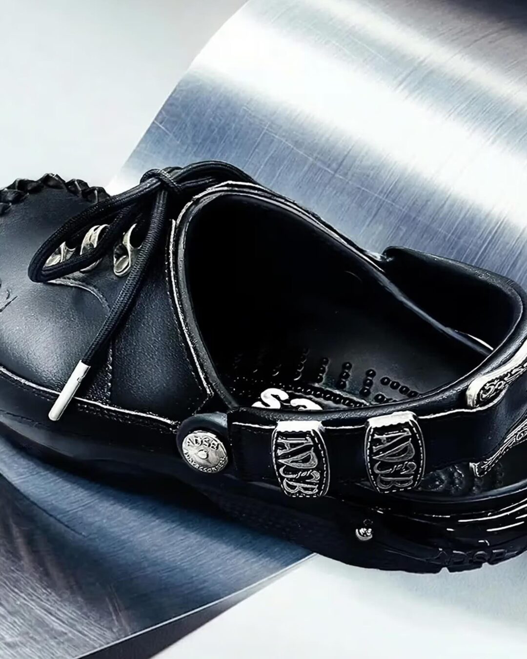 Crocs x Andersson Bell “CLASSIC CLOG & BAE CLOG”が2026年 5/20 発売 (クロックス アンダーソン ベル クラシッククロッグ) [212488/212978]