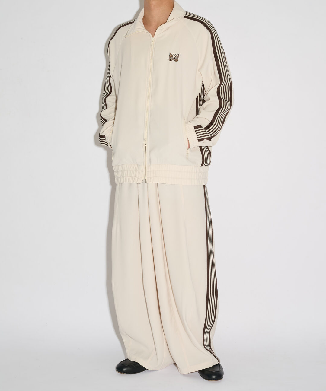 NEEDLES × STUDIOUS 2026 別注 新作 “Track Jacket & H.D. Track Pant – Amunzen“ 2カラーが5/28 19:00 発売 (ニードルズ ステュディオス)