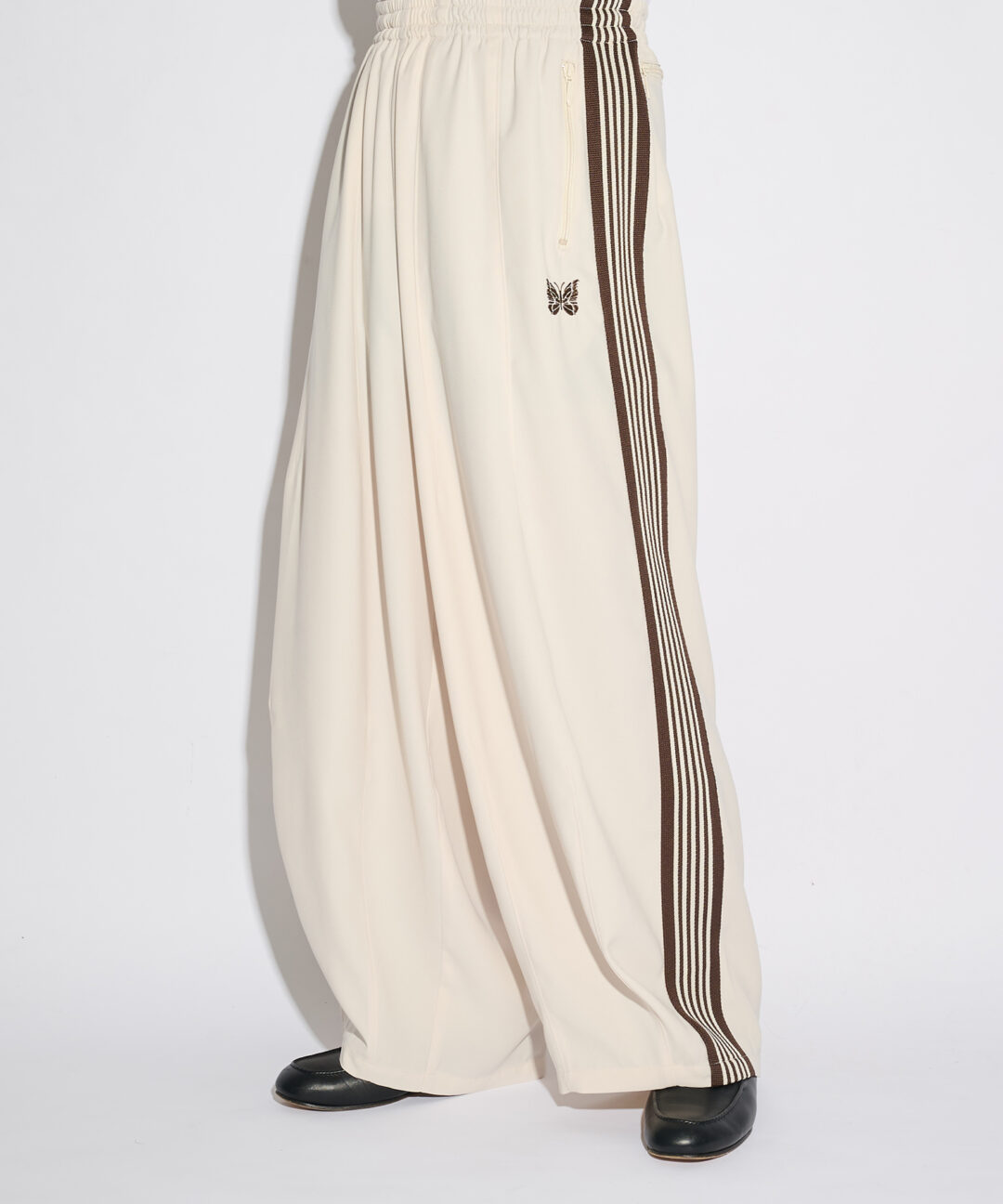 NEEDLES × STUDIOUS 2026 別注 新作 “Track Jacket & H.D. Track Pant – Amunzen“ 2カラーが5/28 19:00 発売 (ニードルズ ステュディオス)