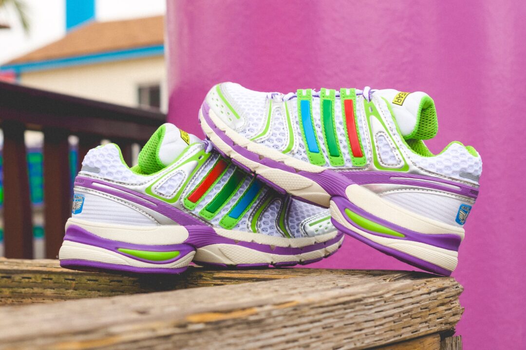 【2026年 6/6 発売予定】TOY STORY 5 × adidas Originals “Jessie & Woody & Buzz Lightyear” (トイストーリー アディダス オリジナルス ジェシー ウッディ バズ・ライトイヤー) [LA1428/LA3985/LA3965]