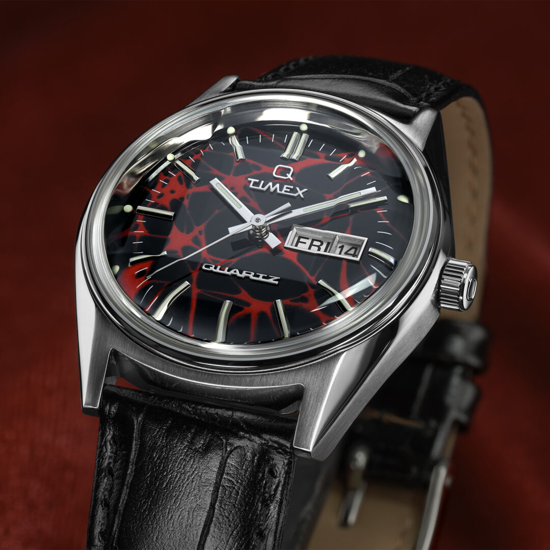 TIMEX 熱狂的人気を誇る70年代の伝説モデル「Q TIMEX Red Vega Reissue」として2026年 5/22 復刻 (タイメックス)