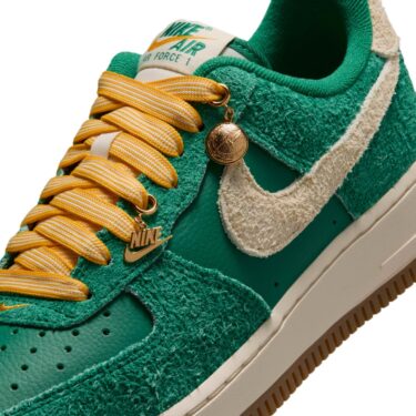 【2026年 6/20 発売予定】NIKE W AIR FORCE 1 LOW "Game Day" (ナイキ エア フォース 1 ロー “ゲームデイ”) [IV4721-001]