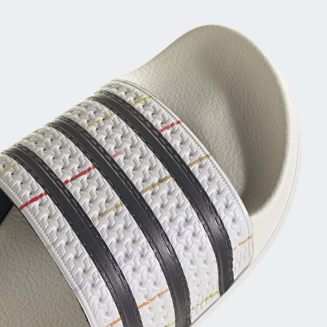 「サッカー日本代表 2026 アウェイ ユニフォーム」のデザインを採用したadidas Originals TREFOIL SLIDE JFA “White/Black”が2026年 6/26 発売 (アディダス オリジナルス トレフォイル サンダル) [KZ9400]