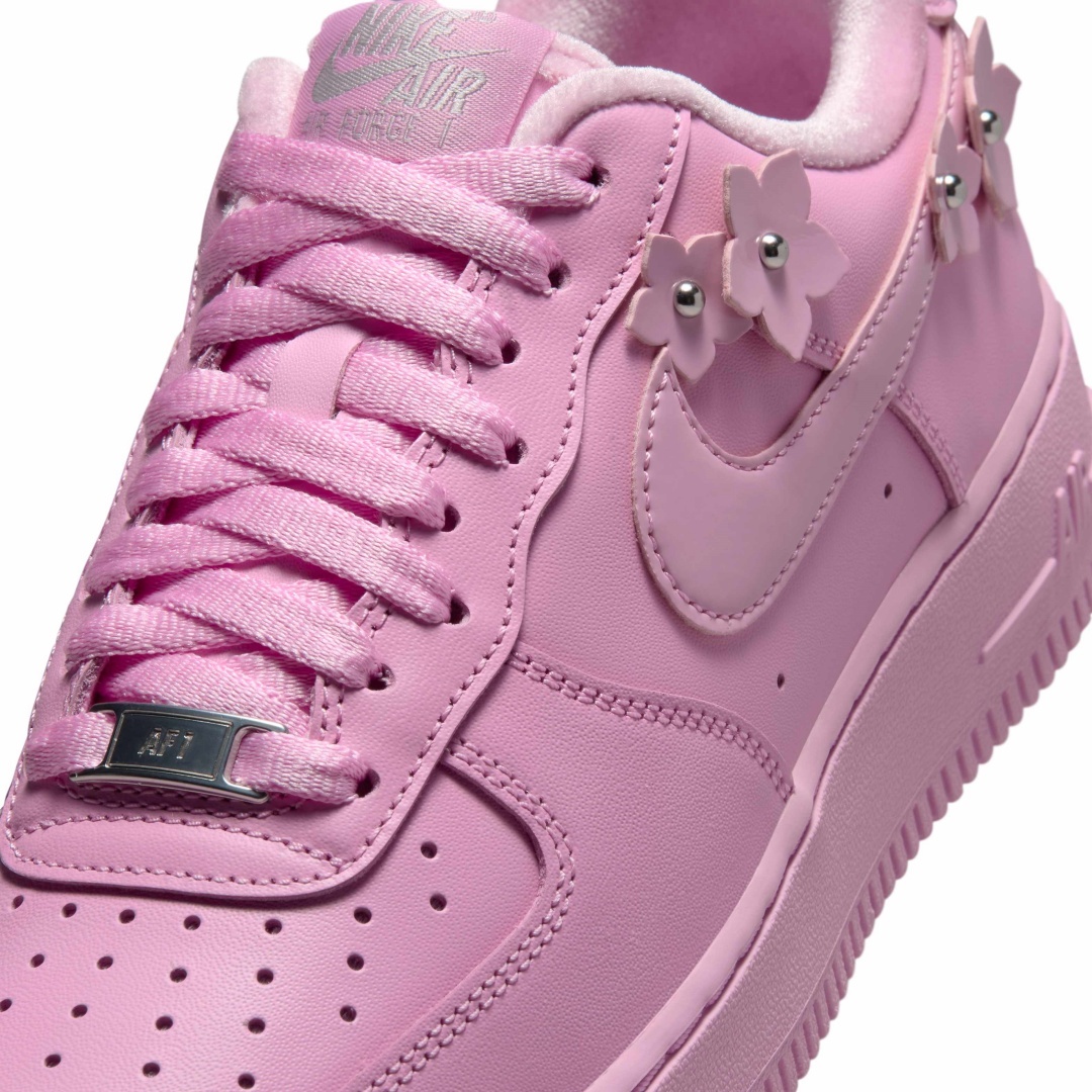 【2026年 発売予定】NIKE W AIR FORCE 1 07 LOW “Floral Pack/Black/White/Pink Rise” (ナイキ エア フォース 1 ロー “フローラルパック/ブラック/ホワイト/ピンクライズ”) [IR8637-001/IR8637-100/IR8637-600]
