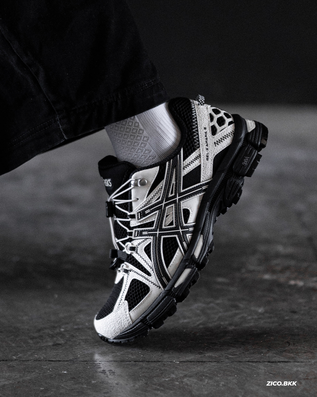 【海外発売】ASICS GEL-KAHANA 8 FL “Black/White” (アシックス ゲルカハナ “ブラック/ホワイト”) [1011B828.001]