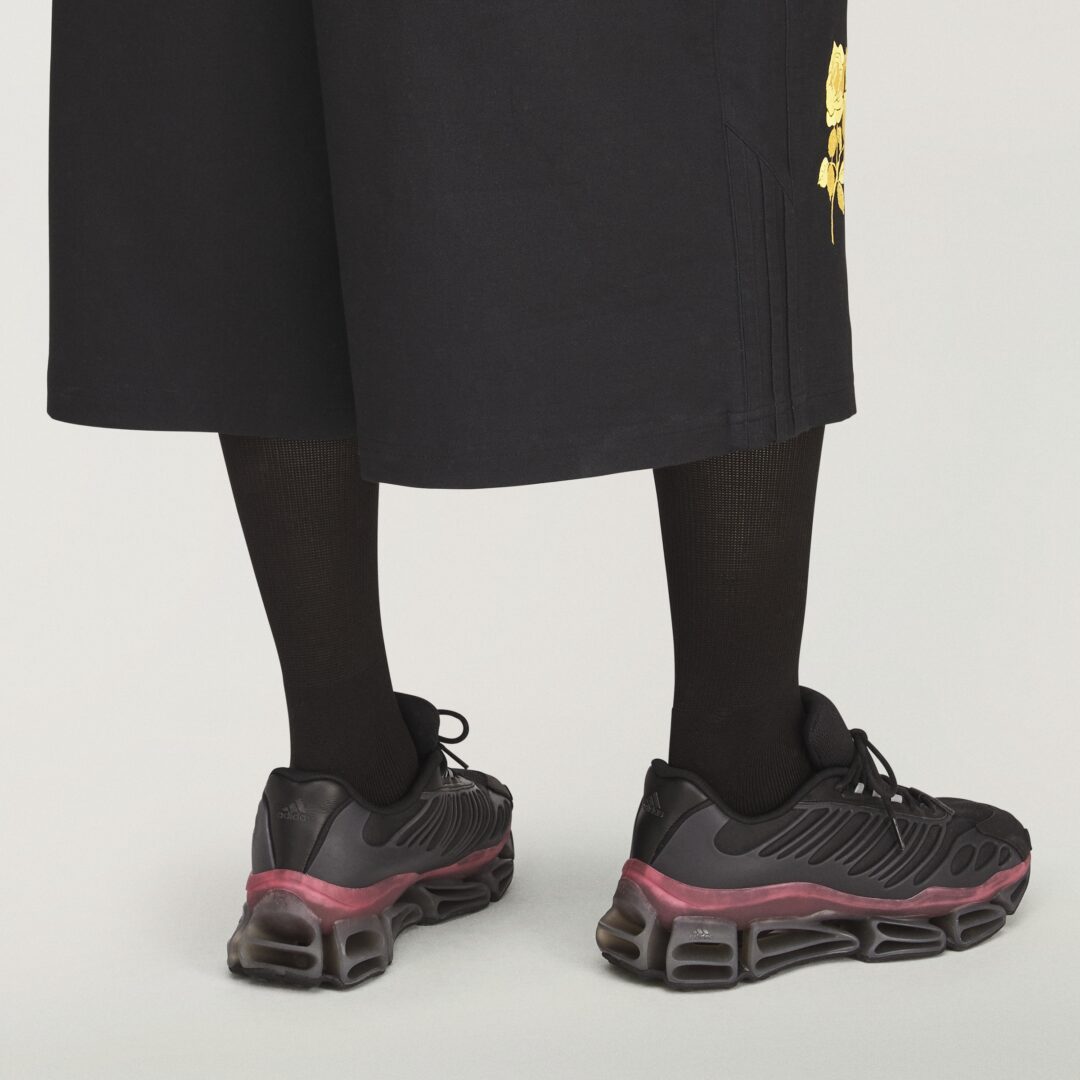 【2026年 6/10 発売】Willy Chavarria × adidas Originals 2026 SS MEGARIDE AG “Core Black/Red” (ウィリーチャバリア アディダス オリジナルス メガライド “ブラック/レッド”) [KJ2041]