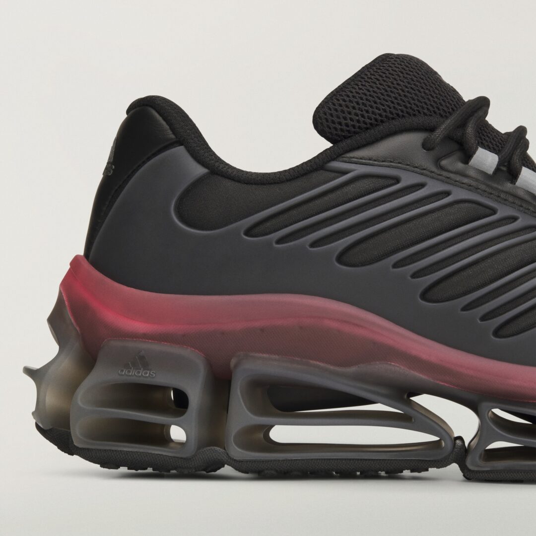 【2026年 6/10 発売】Willy Chavarria × adidas Originals 2026 SS MEGARIDE AG “Core Black/Red” (ウィリーチャバリア アディダス オリジナルス メガライド “ブラック/レッド”) [KJ2041]