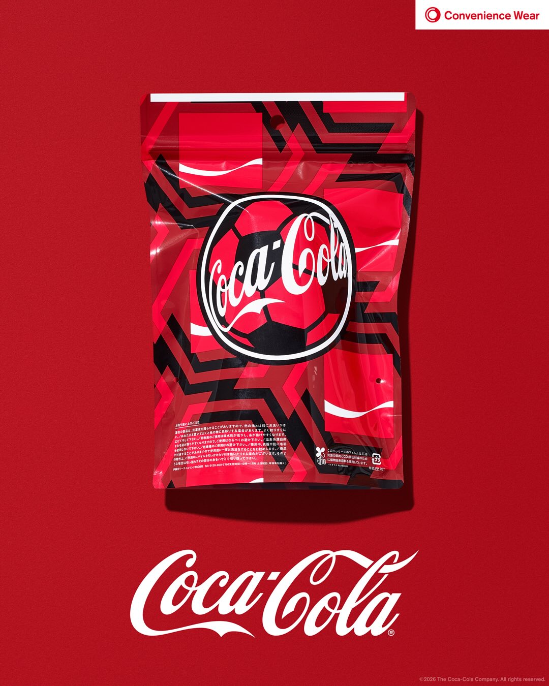 コカ･コーラ × ファミマ コンビニエンスウェア コラボアイテムが2026年 6/5 発売 (Coca-Cola)