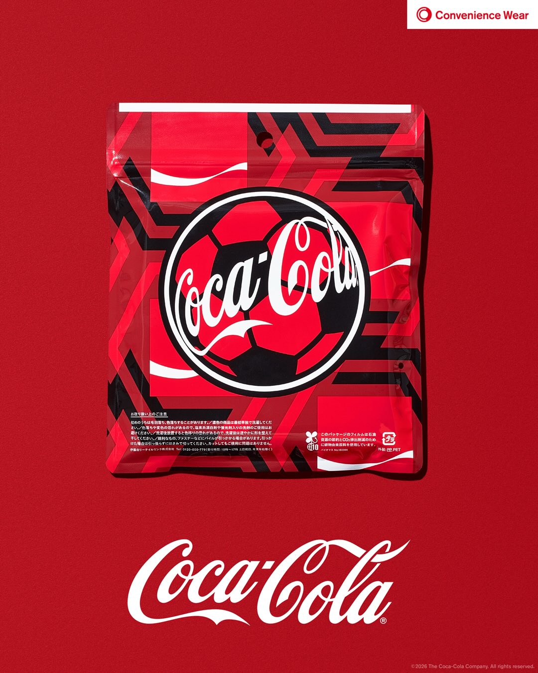 コカ･コーラ × ファミマ コンビニエンスウェア コラボアイテムが2026年 6/5 発売 (Coca-Cola)
