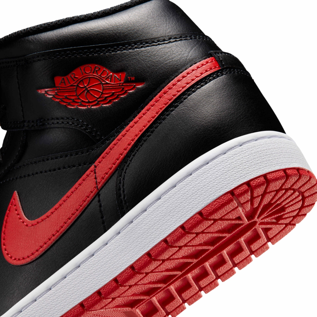 【2026年 6/15 発売】NIKE AIR JORDAN 1 MID “Black/White/University Red” (ナイキ エア ジョーダン ミッド “ブラック/ホワイト/ユニバーシティレッド”) [DQ8426-005]