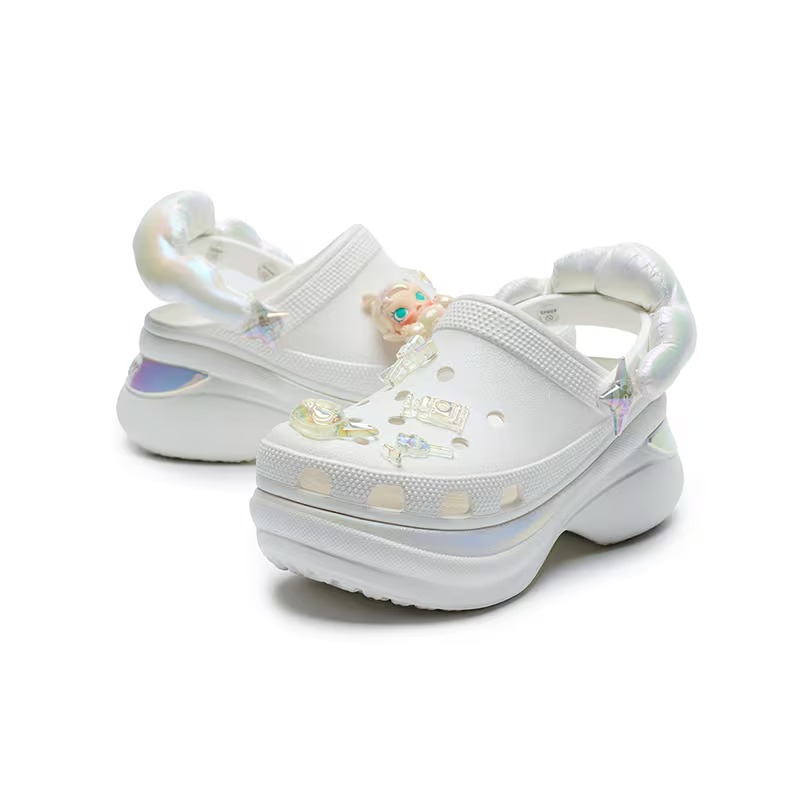 Crocs x POP MART「MOLLY / モリー」の20周年を記念したコラボレーションが2026年 6/18 発売 (クロックス ポップマート)