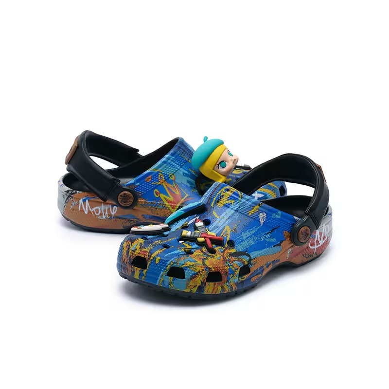 Crocs x POP MART「MOLLY / モリー」の20周年を記念したコラボレーションが2026年 6/18 発売 (クロックス ポップマート)