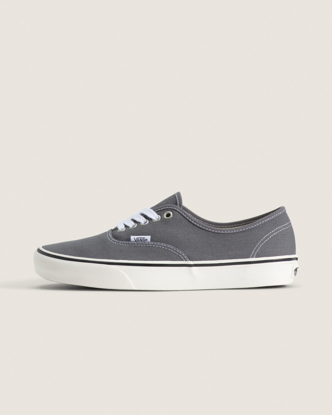 VANS ブランドの原点「Authentic」にフォーカスしたモヘア素材とスタッズで彩る新作コレクションが2026年 6/18 発売 (バンズ オーセンティック)