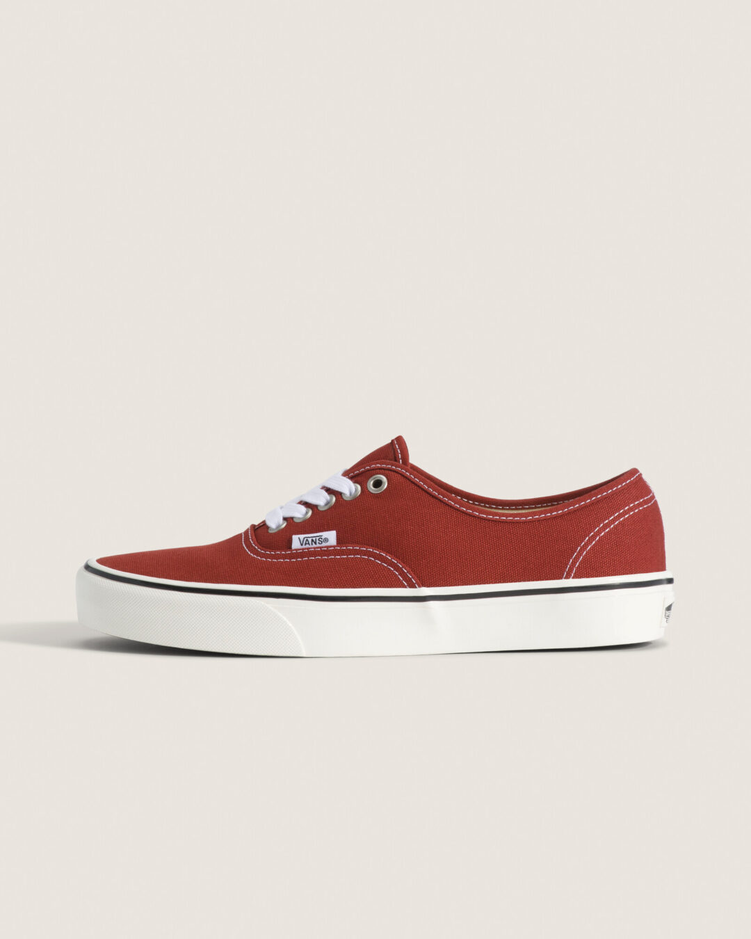 VANS ブランドの原点「Authentic」にフォーカスしたモヘア素材とスタッズで彩る新作コレクションが2026年 6/18 発売 (バンズ オーセンティック)