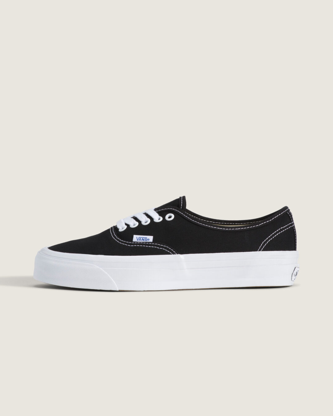 VANS ブランドの原点「Authentic」にフォーカスしたモヘア素材とスタッズで彩る新作コレクションが2026年 6/18 発売 (バンズ オーセンティック)