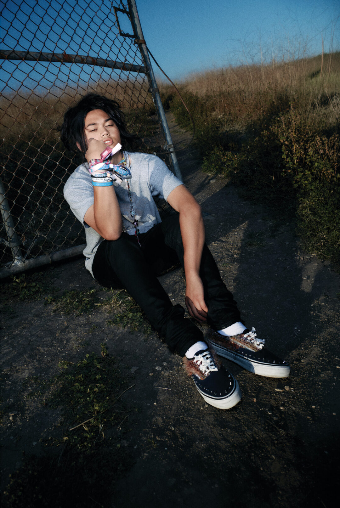VANS ブランドの原点「Authentic」にフォーカスしたモヘア素材とスタッズで彩る新作コレクションが2026年 6/18 発売 (バンズ オーセンティック)