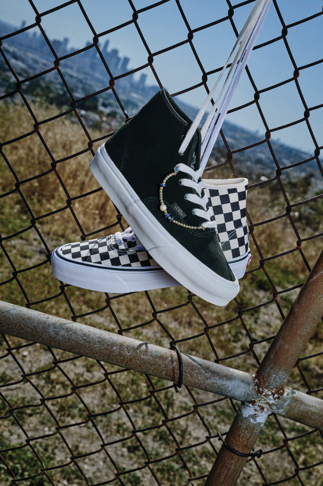 VANS ブランドの原点「Authentic」にフォーカスしたモヘア素材とスタッズで彩る新作コレクションが2026年 6/18 発売 (バンズ オーセンティック)