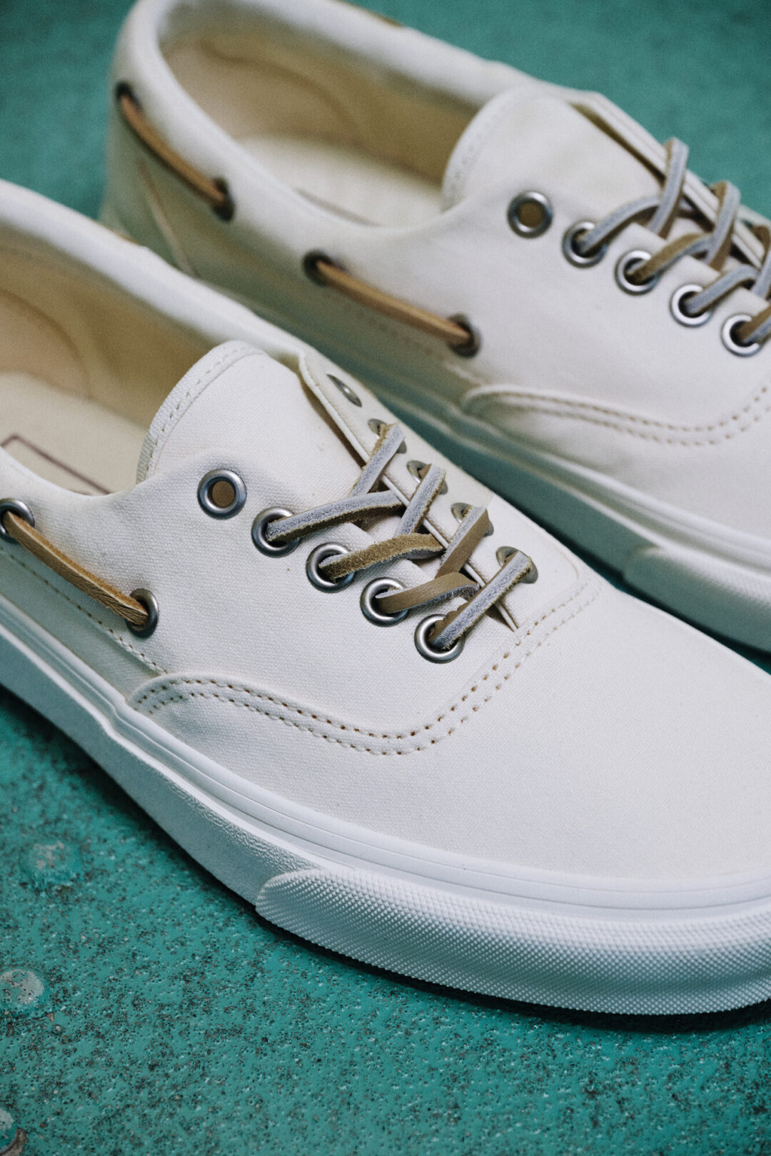 VANS ブランドの原点「Authentic」にフォーカスしたモヘア素材とスタッズで彩る新作コレクションが2026年 6/18 発売 (バンズ オーセンティック)
