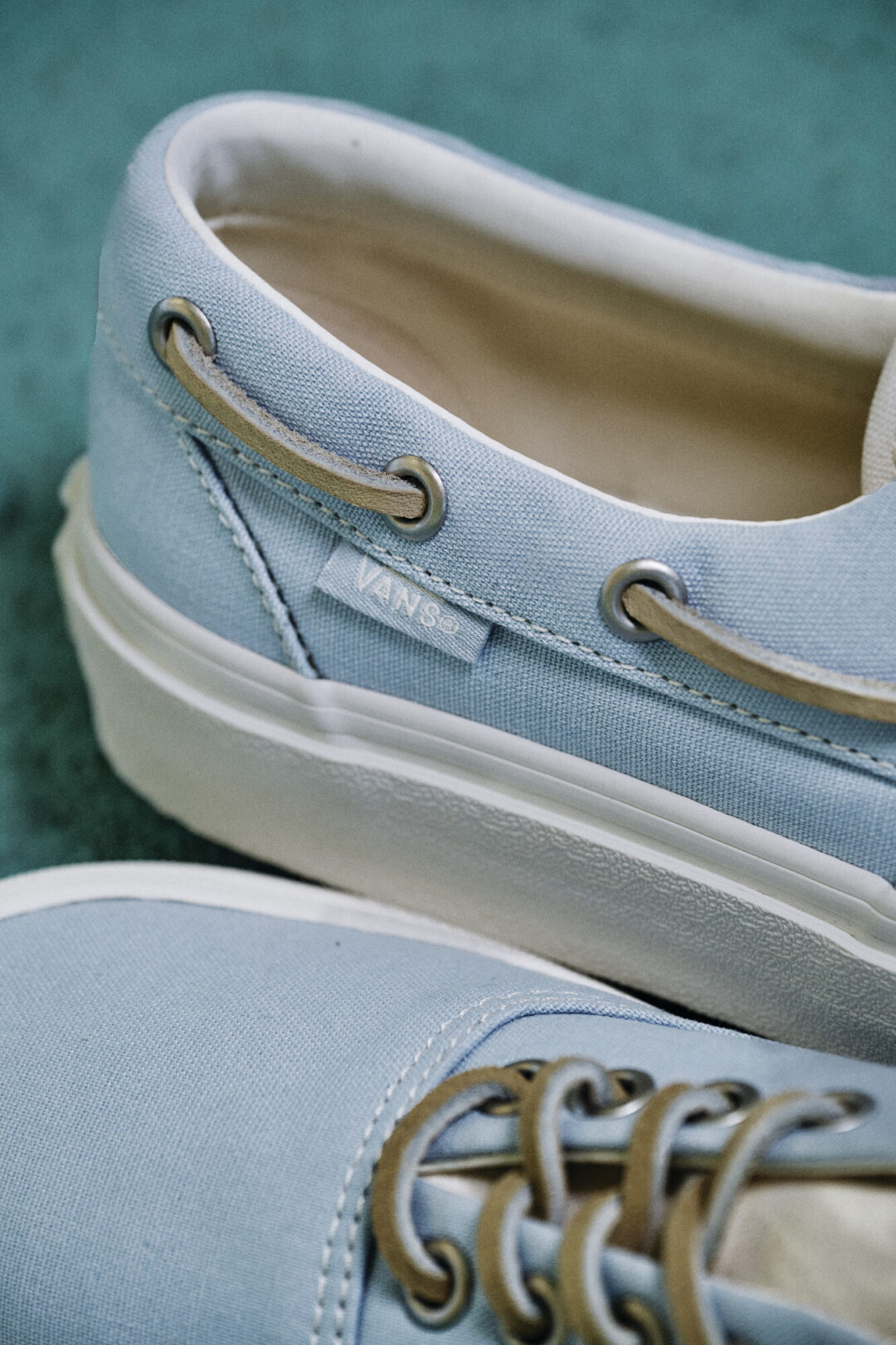 VANS ブランドの原点「Authentic」にフォーカスしたモヘア素材とスタッズで彩る新作コレクションが2026年 6/18 発売 (バンズ オーセンティック)