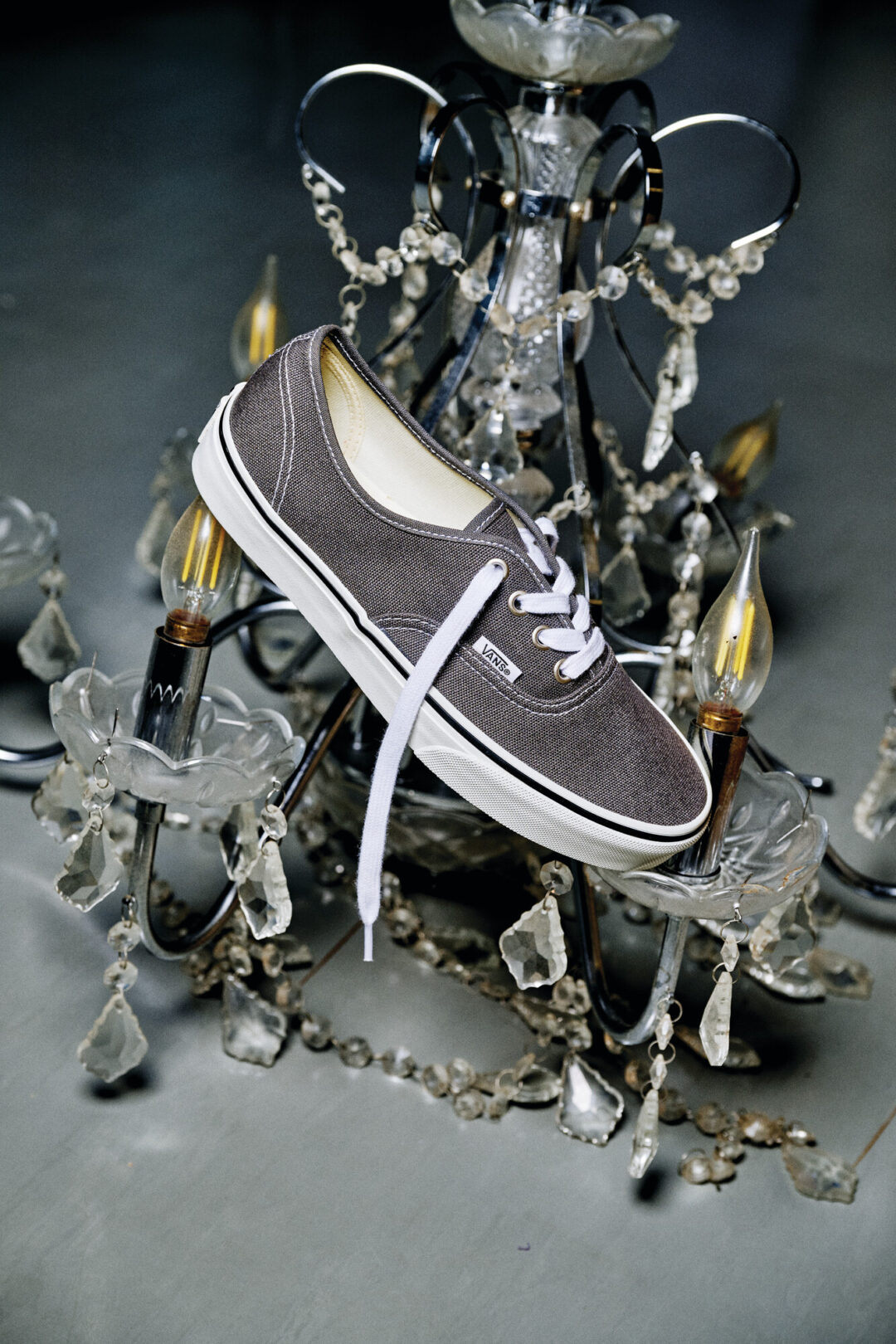 VANS ブランドの原点「Authentic」にフォーカスしたモヘア素材とスタッズで彩る新作コレクションが2026年 6/18 発売 (バンズ オーセンティック)