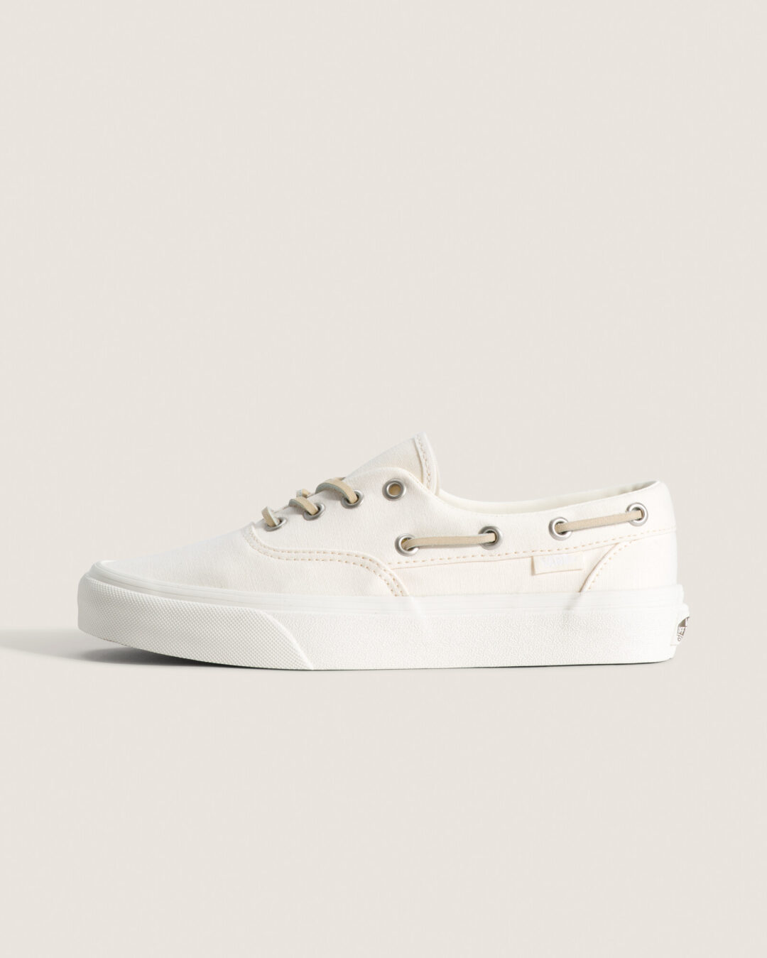 VANS ブランドの原点「Authentic」にフォーカスしたモヘア素材とスタッズで彩る新作コレクションが2026年 6/18 発売 (バンズ オーセンティック)