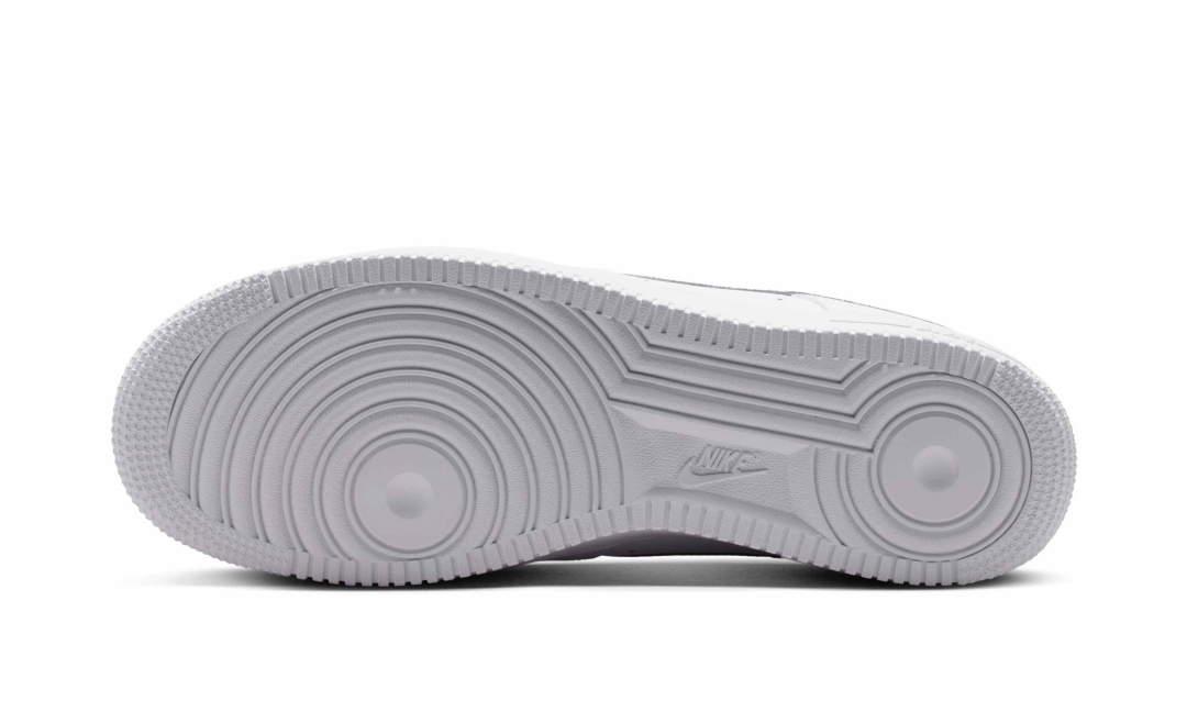 【2026年 6/18 発売】NIKE AIR FORCE 1 07 LOW “White/Metallic Silver” (ナイキ エア フォース 1 ロー “クホワイト/メタリックシルバー”) [FJ4146-134]