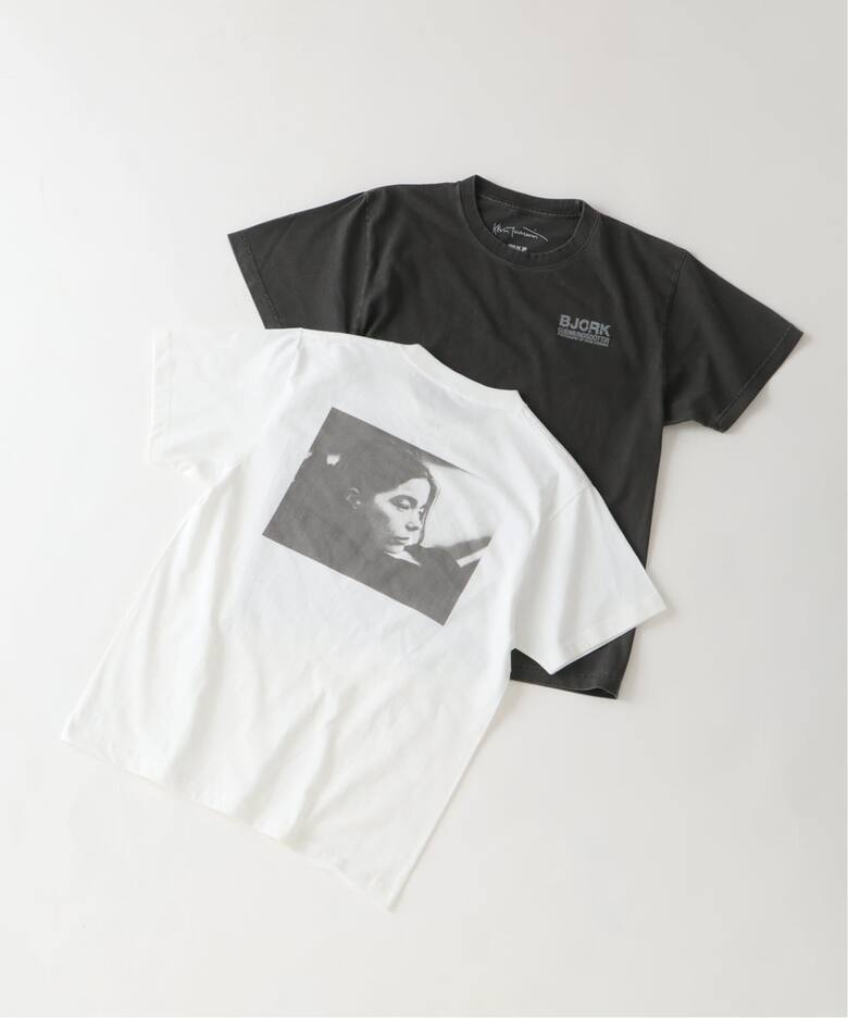 若き日の「Bjork」の象徴的なポートレートを落とし込んだ”PHOTO TEE “PORTRAIT” by Kevin Cummins”が2026年 7月上旬 発売 (ビョーク)