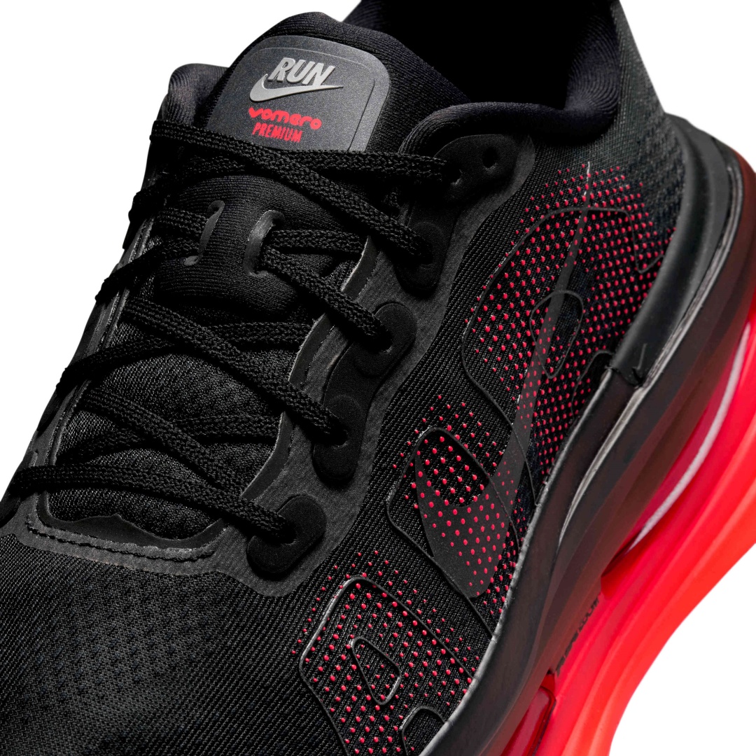【2026年 7/1 発売予定】NIKE VOMERO PREMIUM “Black/Bright Crimson” (ナイキ ボメロ プレミアム “ブラック/ブライトクリムゾン”) [HQ2050-002]