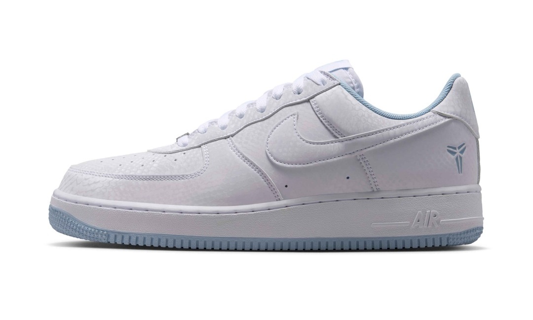 【2026年 7/1 発売】Kobe Bryant × NIKE AIR FORCE 1 LOW “White/Armory Blue” (コービー・ブライアント ナイキ エア フォース 1 ロー “ホワイト/アーモリーブルー”) [IB0018-103]