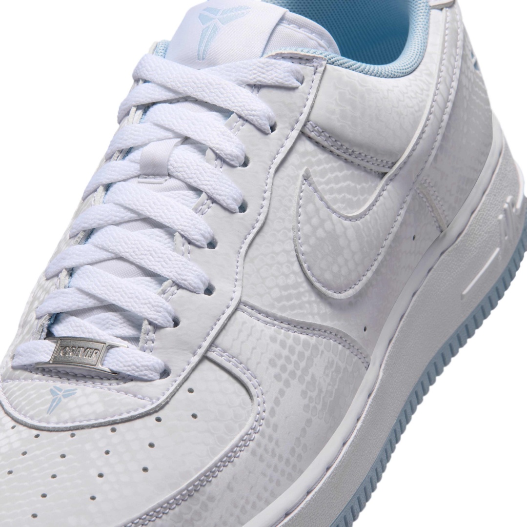 【2026年 7/1 発売】Kobe Bryant × NIKE AIR FORCE 1 LOW “White/Armory Blue” (コービー・ブライアント ナイキ エア フォース 1 ロー “ホワイト/アーモリーブルー”) [IB0018-103]
