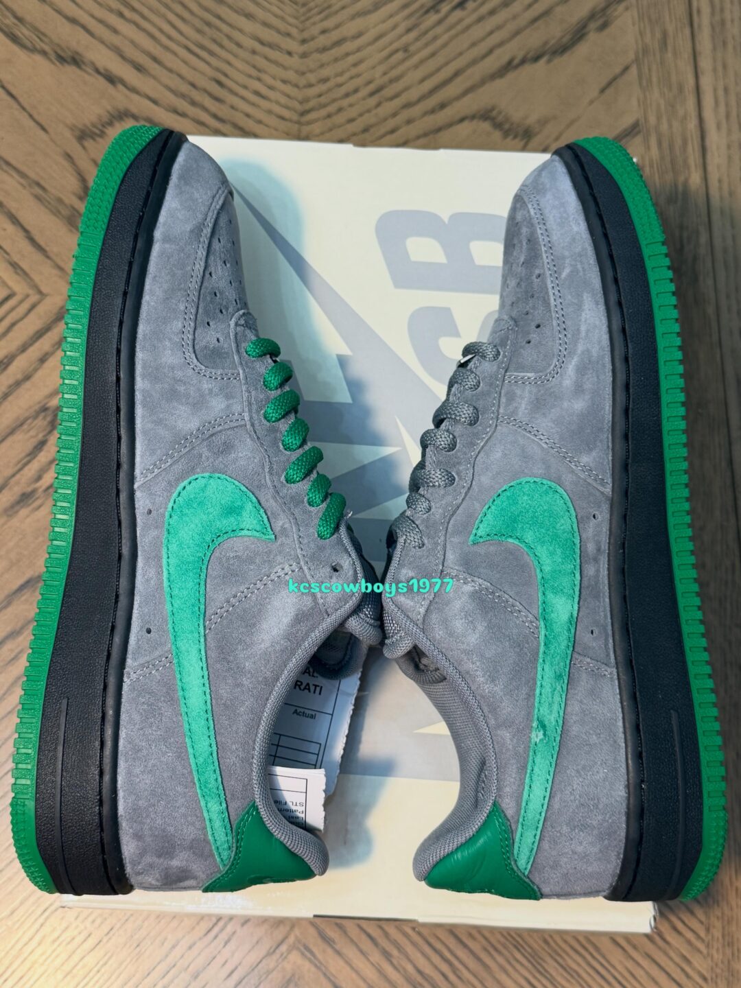 【2026年 秋 発売予定】Nocturnal x NIKE SB AIR FORCE 1 LOW “Color of the Month/Cool Grey/Court Green” (ノクターナル ナイキ エア フォース 1 ロー “カラー オブ ザ マンス/グレー/グリーン”) [IV6099-003]