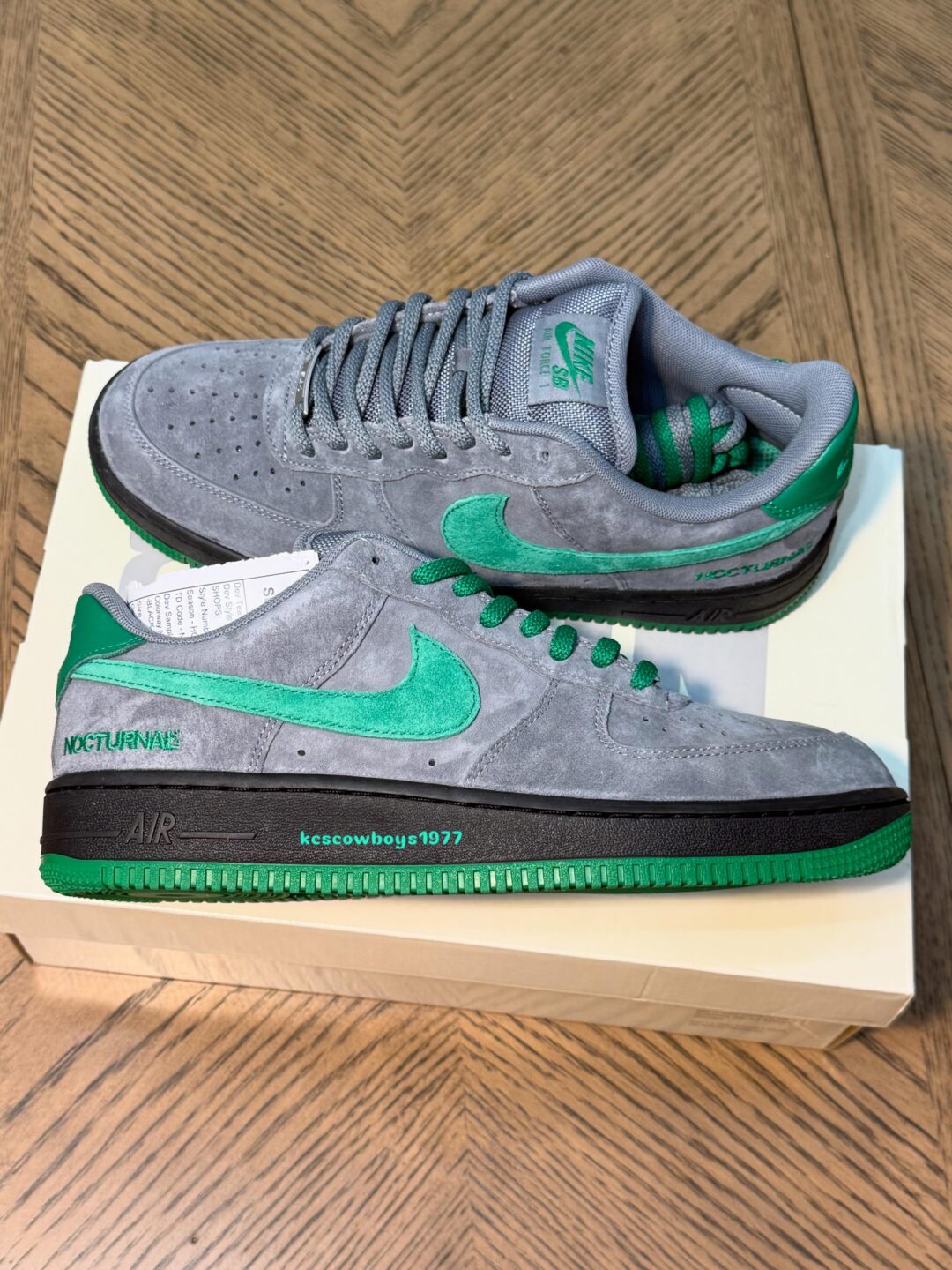 【2026年 秋 発売予定】Nocturnal x NIKE SB AIR FORCE 1 LOW “Color of the Month/Cool Grey/Court Green” (ノクターナル ナイキ エア フォース 1 ロー “カラー オブ ザ マンス/グレー/グリーン”) [IV6099-003]