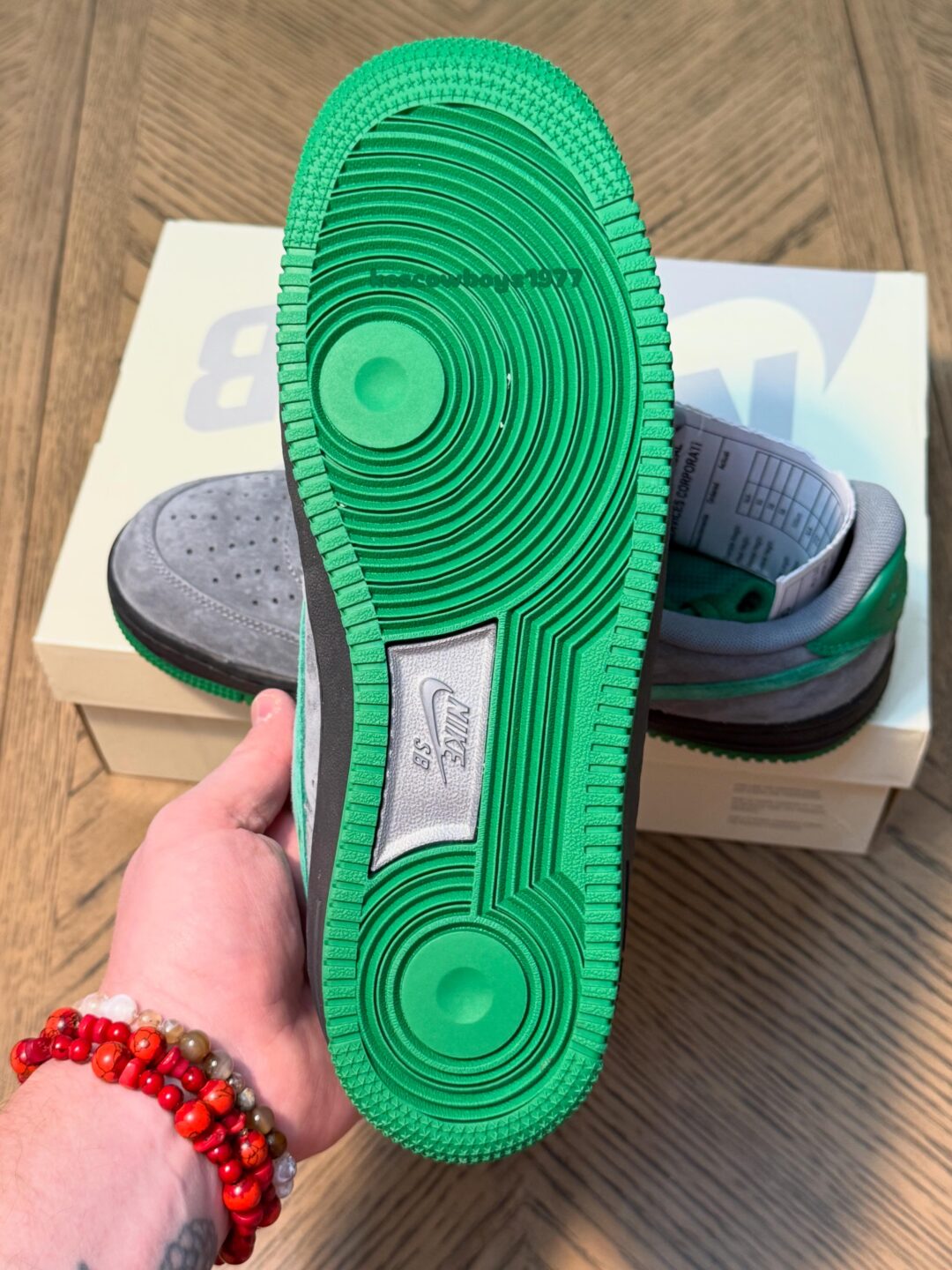 【2026年 秋 発売予定】Nocturnal x NIKE SB AIR FORCE 1 LOW “Color of the Month/Cool Grey/Court Green” (ノクターナル ナイキ エア フォース 1 ロー “カラー オブ ザ マンス/グレー/グリーン”) [IV6099-003]