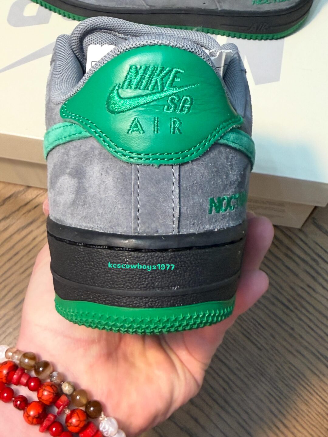 【2026年 秋 発売予定】Nocturnal x NIKE SB AIR FORCE 1 LOW “Color of the Month/Cool Grey/Court Green” (ノクターナル ナイキ エア フォース 1 ロー “カラー オブ ザ マンス/グレー/グリーン”) [IV6099-003]