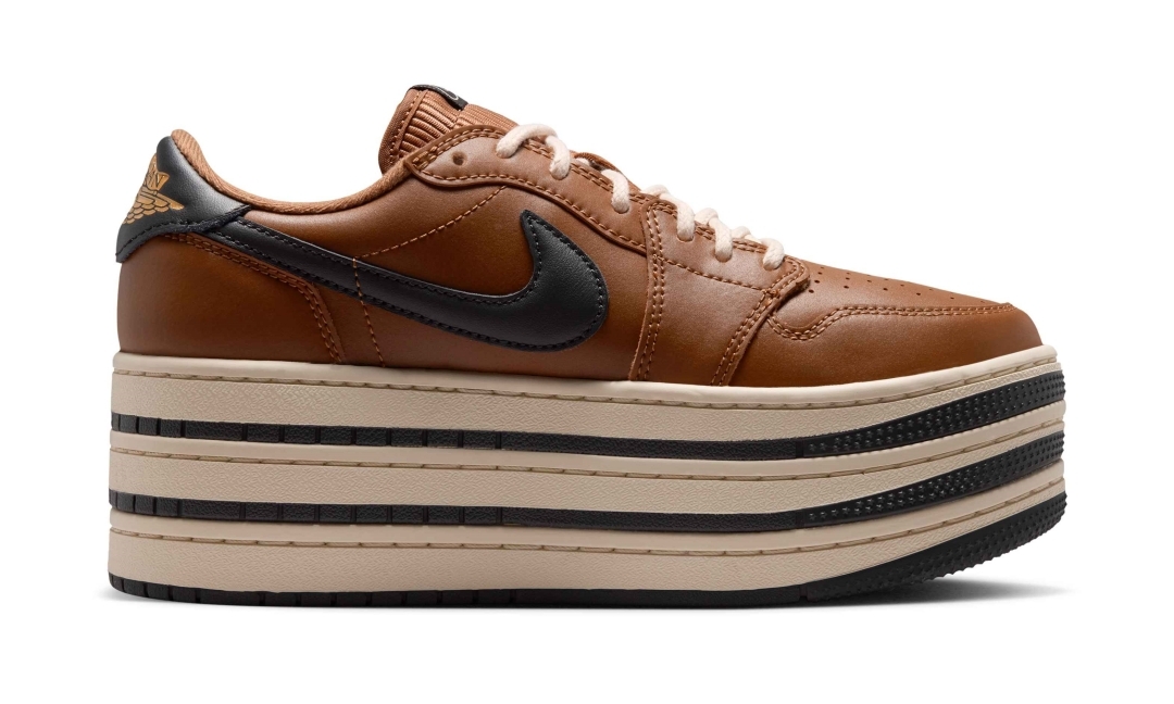 【2026年 発売予定】NIKE W AIR JORDAN 1 TRIPLE STACK “Light British Tan/Metallic Gold” (ナイキ エア ジョーダン トリプルスタック “ライトブリティッシュタン/メタリックゴールド”) [IV5086-200]