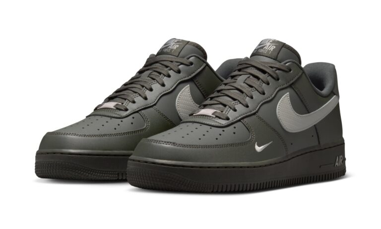 2026年 6/27 発売】NIKE AIR FORCE 1 07 LOW “Newsprint/College Grey