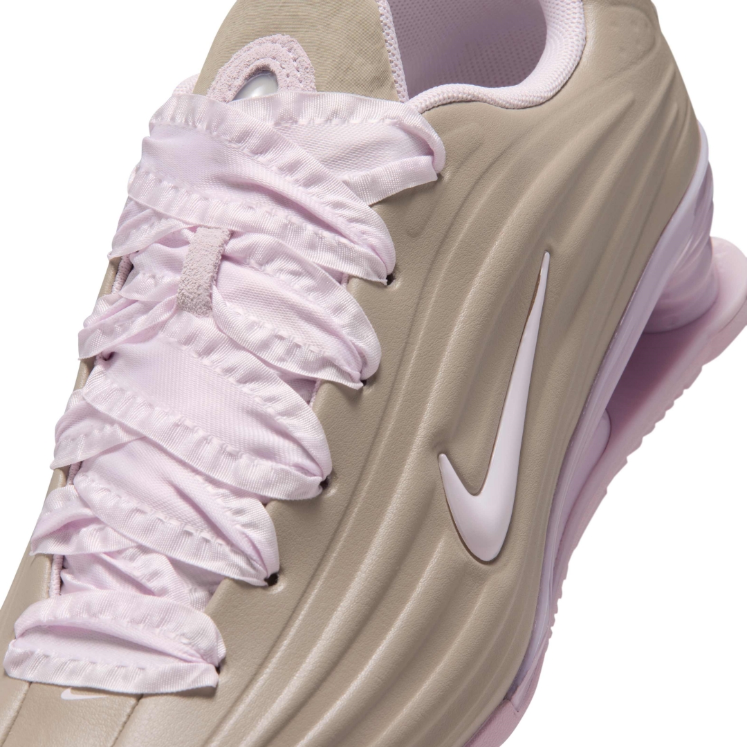 【2026年 6/15 発売】NIKE W SHOX Z “Enigma Stone/Bleached Dry Rack” (ナイキ ショックス ゼット “エニグマストーン/ブリーチドライラック”) [IV6171-001]