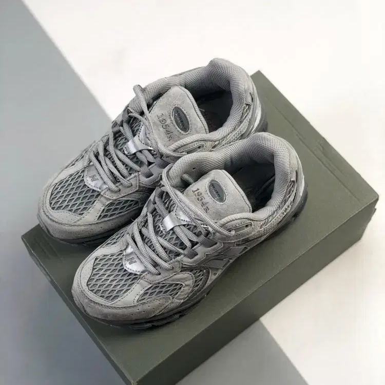 【2026年 発売予定】New Balance 1954R “Grey” (ニューバランス)
