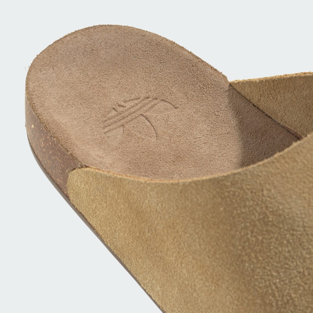 【2026年 6/12 発売】adidas Originals ADIMULE SLIDE “Core Black/Golden Beige” (アディダス オリジナルス アディミュール スライド “ブラック/ベージュ”) [JQ4367/JR3587]