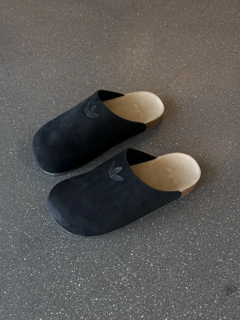 【2026年 6/12 発売】adidas Originals ADIMULE SLIDE “Core Black/Golden Beige” (アディダス オリジナルス アディミュール スライド “ブラック/ベージュ”) [JQ4367/JR3587]