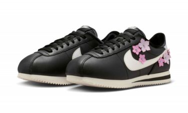 【2026年 発売】NIKE CORTEZ LEATHER “Floral Pack/Black/Pink Rise” (ナイキ コルテッツ レザー “フローラルパック/ブラック/ピンクライズ”) [IV5675-001]