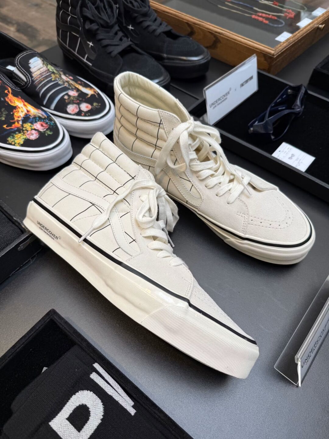 【2026年 6/24 発売】UNDERCOVER x OTW by VANS “Sk8-Hi & Classic Slip-On 98” (アンダーカバー バンズ スケートハイ クラシックスリッポン) [VN000Z10BLK1/VN000Z10C9F1/VN000Z0ZBLK1]