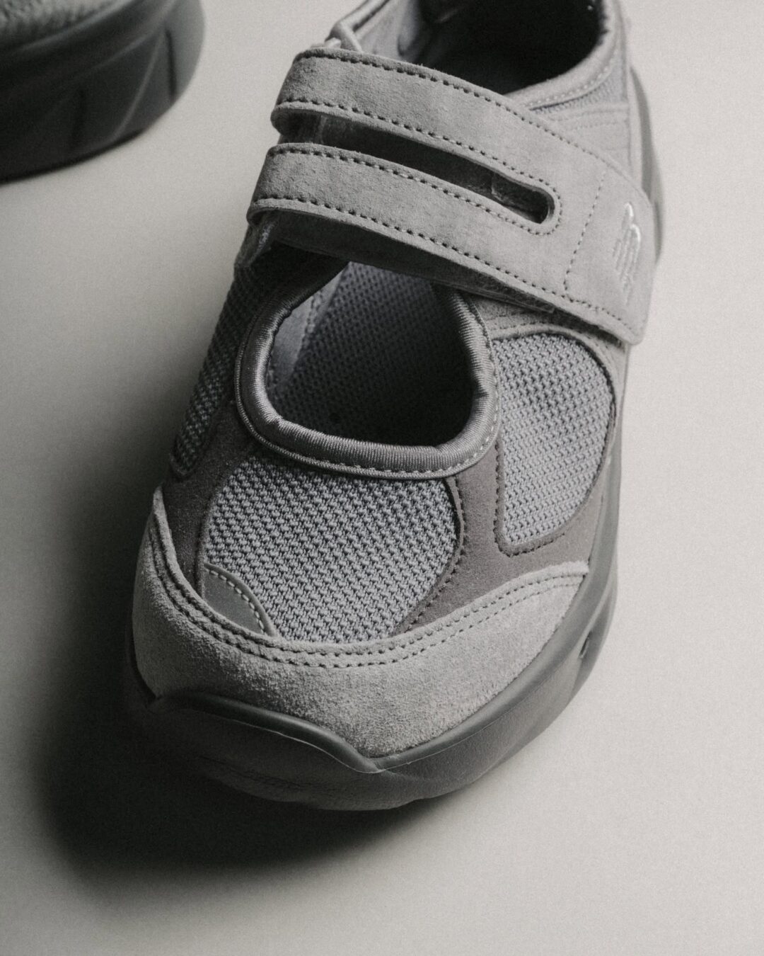 【海外発売】New Balance BREEZE SD2203 GY “Grey” (ニューバランス ブリーズ) [SD2203GY]