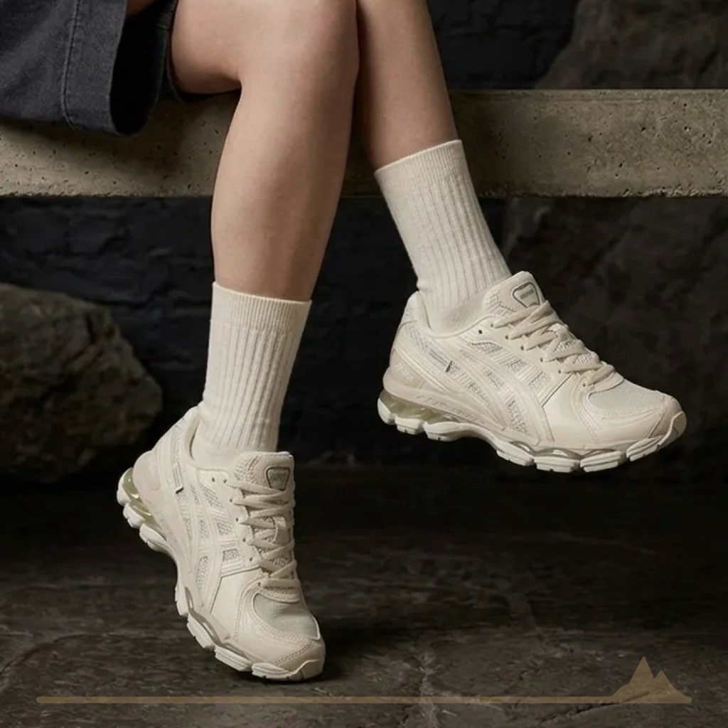 【2026年 8/23 & 8/29 発売】MADNESS × INVINCIBLE × ASICS GEL-KAYANO 12.1 (マッドネス インビンシブル アシックス ゲルカヤノ) [1203B150.250]