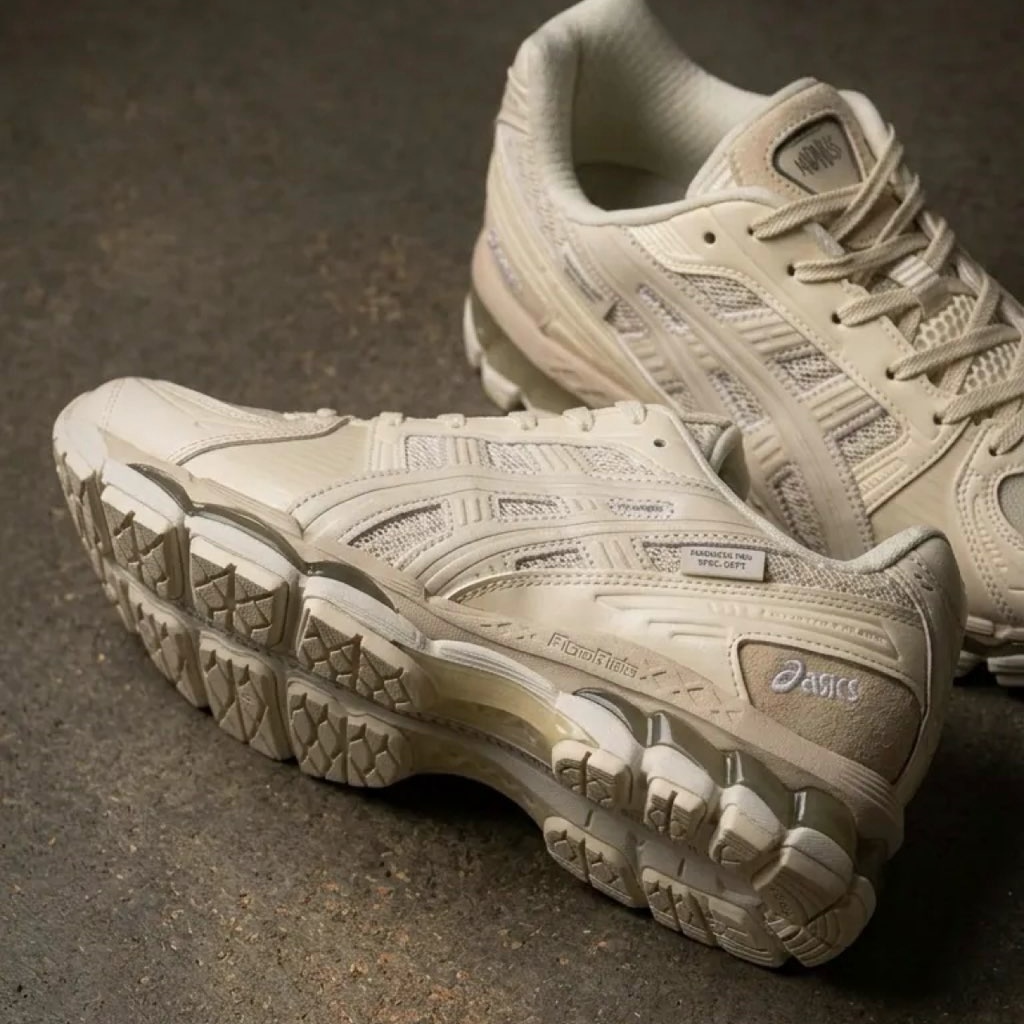 【2026年 8/23 & 8/29 発売】MADNESS × INVINCIBLE × ASICS GEL-KAYANO 12.1 (マッドネス インビンシブル アシックス ゲルカヤノ) [1203B150.250]