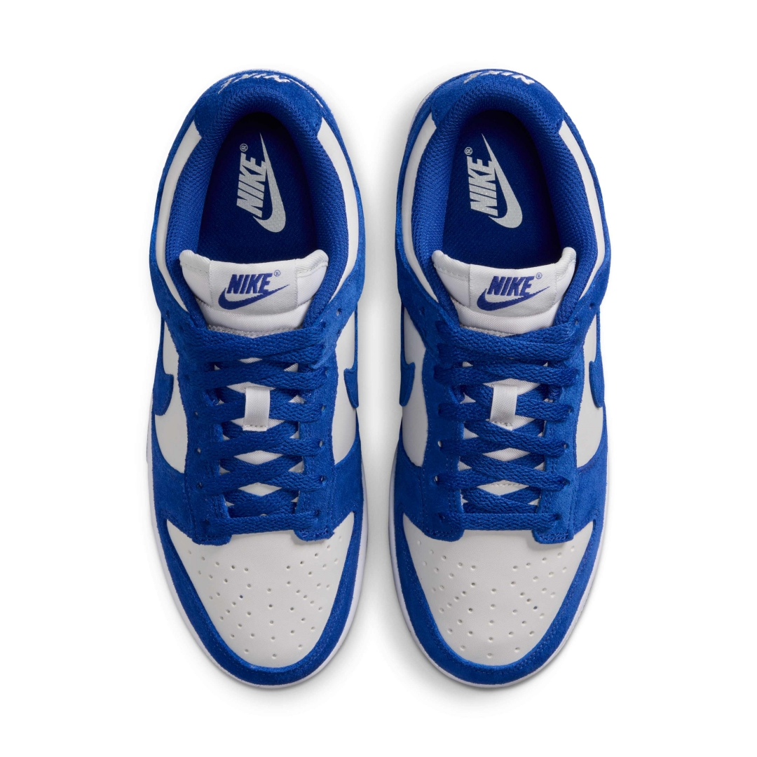 【2026年 発売予定】NIKE W DUNK LOW “Suede/Old Royal/Photon Dust” (ナイキ ダンク ロー “スエード/オールドロイヤル/フォトンダスト”) [IO4244-400]