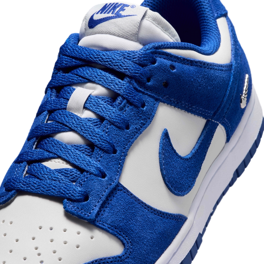 【2026年 発売予定】NIKE W DUNK LOW “Suede/Old Royal/Photon Dust” (ナイキ ダンク ロー “スエード/オールドロイヤル/フォトンダスト”) [IO4244-400]