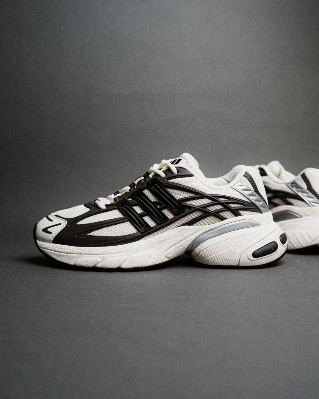 【2026年 6/4 発売】adidas Originals ADISTAR XLG 2.0 “Grey Strata/Core Black” (アディダス オリジナルス アディスター エクストララージ “グレー/ブラック/ホワイト”) [KJ7895]
